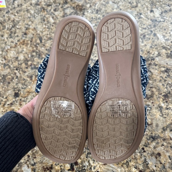 Minnetonka Blue and White Patterned Sandals - Picture 4 of 5